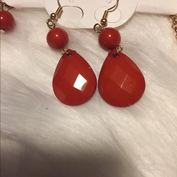 Necklace - Picture 2 of 2